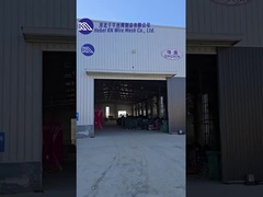 La perspectiva en primera persona te lleva a ver la asamblea de la Barrera Defensiva.