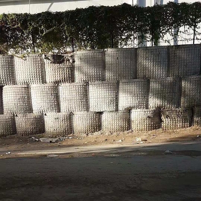 Tejido de geotextil apilable revestido de verde oliva o color arena soldado con malla de alambre de gabión Cesta de barrera militar defensiva