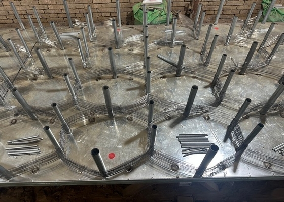 Barrera del tanque malla de alambre de tanque de la pista de envoltura de campo de batalla de las obras de defensa de alambre de la red de enrollamiento