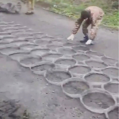 Barrera de tanque de acero galvanizado Redes de tanque de heridas Rutas de tanque de tejido plano malla de alambre de acero al carbono personalizado Rusia