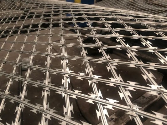 El cable de púas galvanizado con navaja para aislamiento de protección
