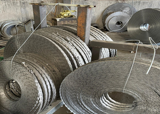 Cercas de seguridad de alambre de púas galvanizadas anticorrosión Concertina