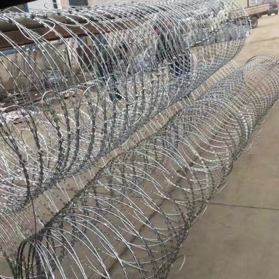 Venta al por mayor de BTO-10 de alambre de púas de afeitar rodillos de alta tracción para recintos seguros de alambre de cerco panel