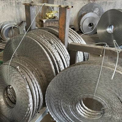 Precio competitivo galvanizado de alambre de púas de Concertina
