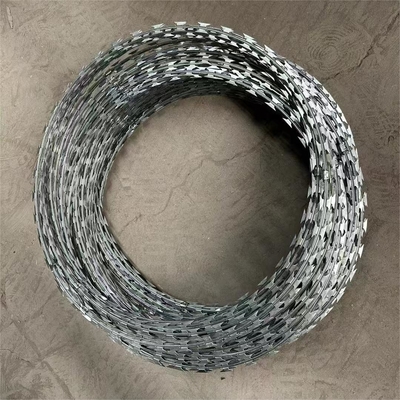 Fábrica directa de acero galvanizado de alambre galvanizado de alambre de malla de cerca de alambre de púas de afeitar a prueba de óxido BTO-22 para la seguridad de las prisiones