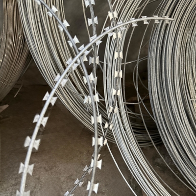 Fábrica directa de acero galvanizado de alambre galvanizado de alambre de malla de cerca de alambre de púas de afeitar a prueba de óxido BTO-22 para la seguridad de las prisiones
