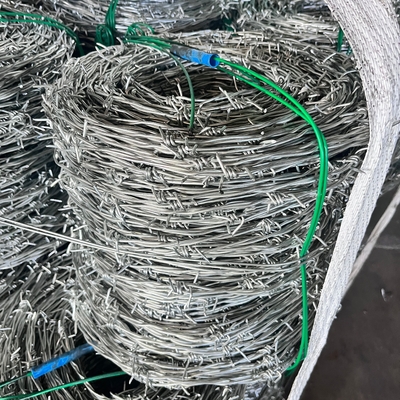 KN Venta caliente de alambre de púas de cercas