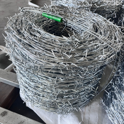 Fabrica de alambre de púas galvanizado sumergido en caliente para malla de seguridad cercas 12,5 calibre 18 calibre PVC revestido de hierro alambre de púas