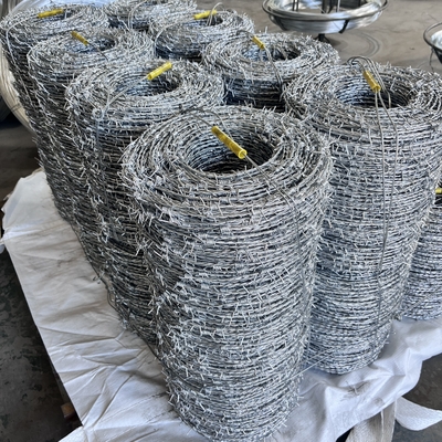 recinto escolar de alambre de púas especial alambre de púas malla precio por rollo barata alambre de púas bobina de alambre de púas galvanizado para cercas por conjunto