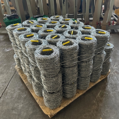 Fabrica mayorista de alambre de púas para la protección de la frontera, PVC o galvanizado anti-óxido y anticorrosión