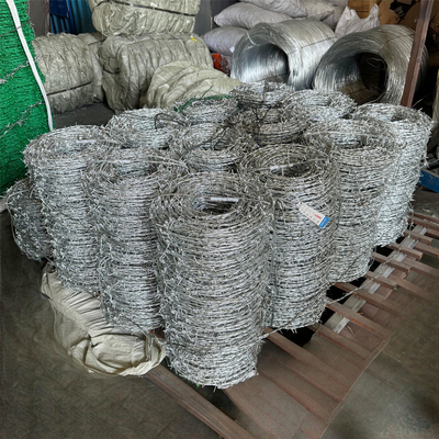Cables de alambre de púas galvanizados Cables de alambre de púas de acero Bto-22 Cables de cercas Precio