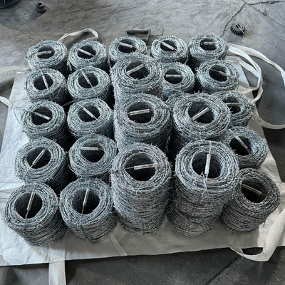 Protección de seguridad galvanizada cuerda de púas PVC recubierto alambre de púas malla de cerca stock entrega rápida