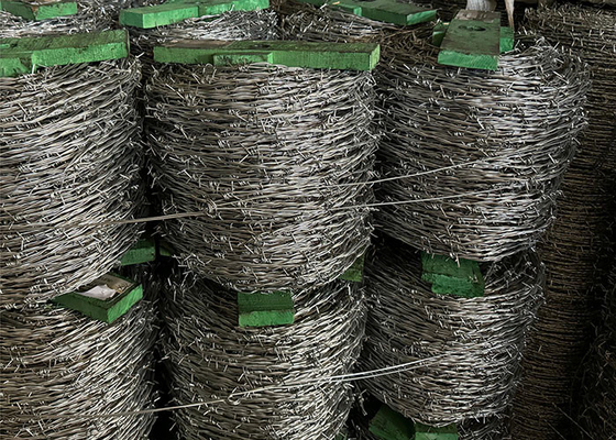 Fabrica de alambre de púas galvanizado estándar de seguridad de giro inverso