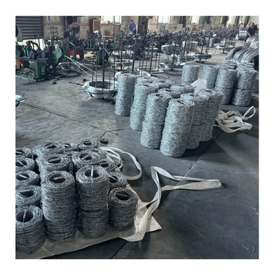 Precio de fábrica de alambre de púas galvanizado para cercas alambre de púas