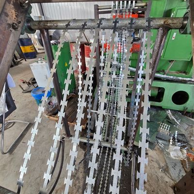 BTO 22 Razor Barbed Wire Barbed Tape Barrier EGOZA Security Fencing For Warehouses And Construction Areas