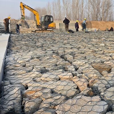 Hexagonal Heavy Hexagonal Gabion Baskets Featuring Wooden Pallet Packaging Wire Mesh Gabions for Retaining Walls Soil Stabilization Landscaping