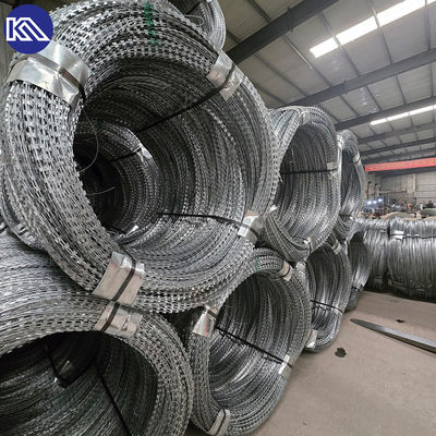 Valla de cuchillas de afeitar de seguridad para el hogar Rollo de malla de alambre de cuchillas de afeitar Seguridad residencial BTO-22 Malla de alambre de púas de cuchillas