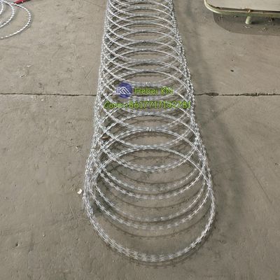 Fabrica de venta al por mayor Bto-22 en caliente sumergido Concertina galvanizado 0.5 mm alambre de púas de afeitar para barreras de seguridad en carretera
