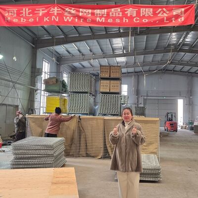 Barrera defensiva fuerte diseñada para el control de inundaciones defensa militar y protección de hoteles con materiales duraderos y acabados resistentes a la corrosión