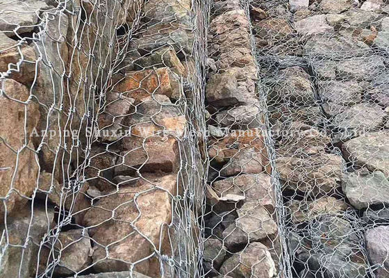 Tres altas jaulas tejidas torsión de la pared de Gabion del cinc