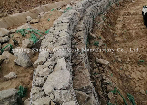 Alambre hexagonal galvanizado del hierro que llena las cestas de Gabion para la protección de la orilla del río