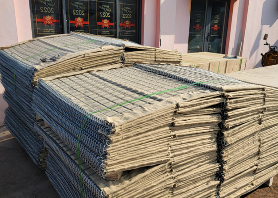 El geotextil no tejido 4m m defensivo resistente del polipropileno de la barrera alineó